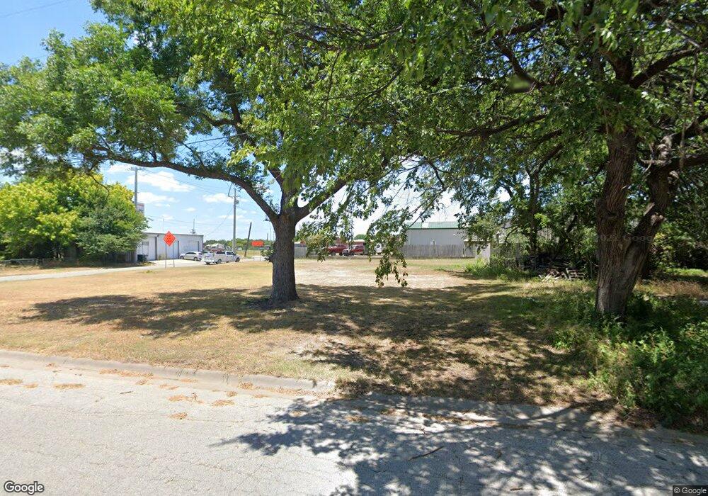 711 Field St, Gainesville, TX 76240 - photo 1