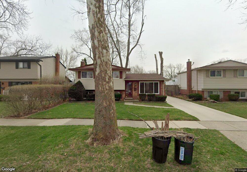 586 Langley Blvd, Clawson, MI 48017 - photo 1