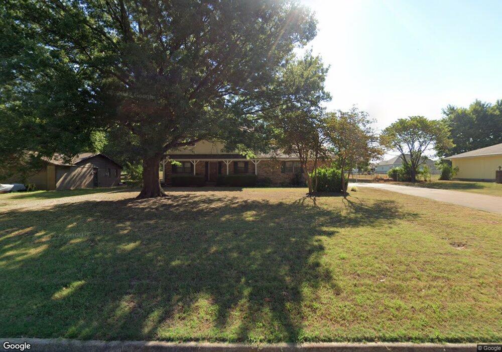 407 Crestview Dr, Parsons, KS 67357 - photo 1