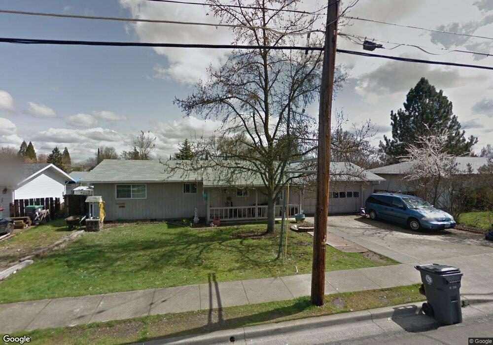 1040 N 3rd St, Central Point, OR 97502 - photo 1