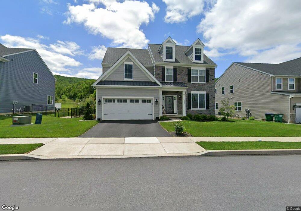 6590 Scenic View Dr, Macungie, PA 18062 - photo 1