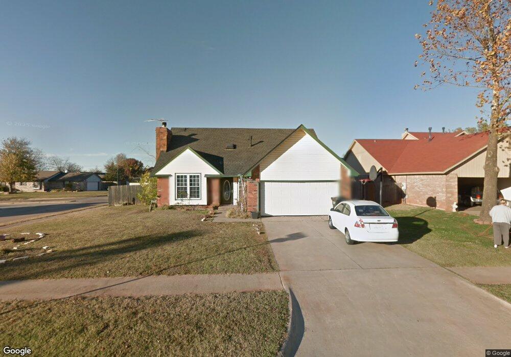 2105 NE 9th St, Moore, OK 73160 - photo 1