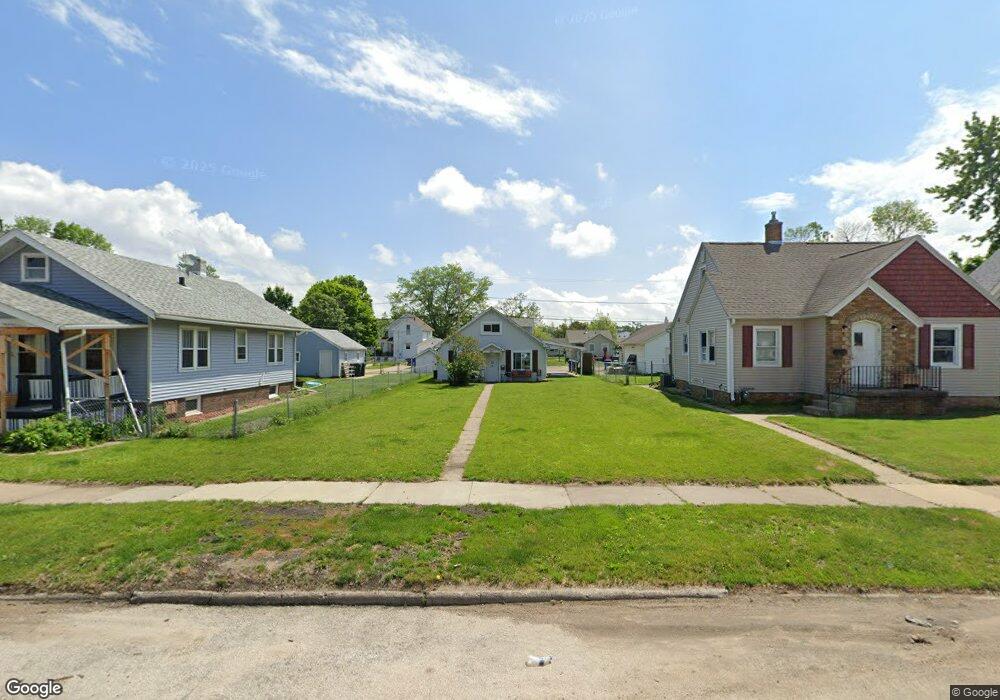 1915 Hamilton St SW, Cedar Rapids, IA 52404 - photo 1