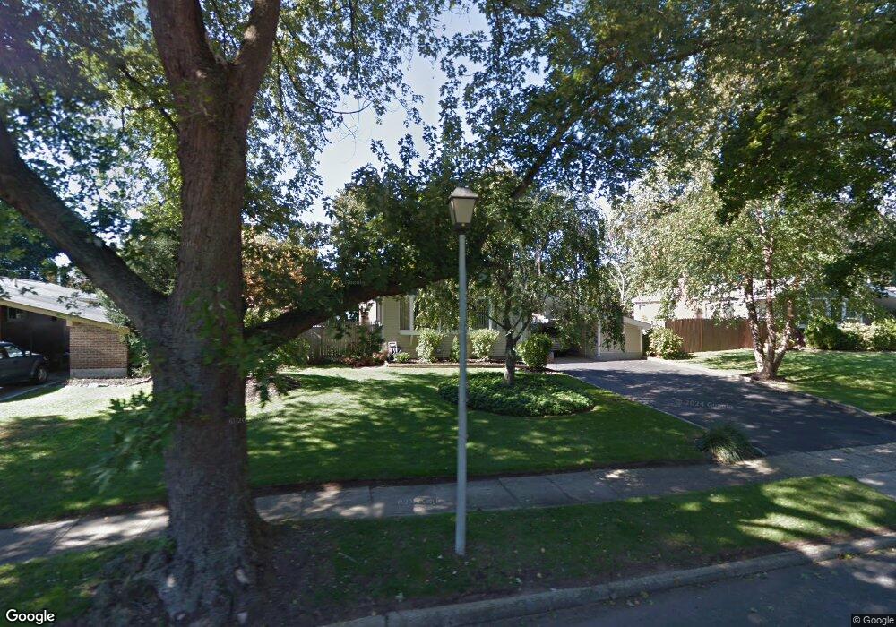 41 Hayrick Ln, ComMacK, NY 11725 - photo 1