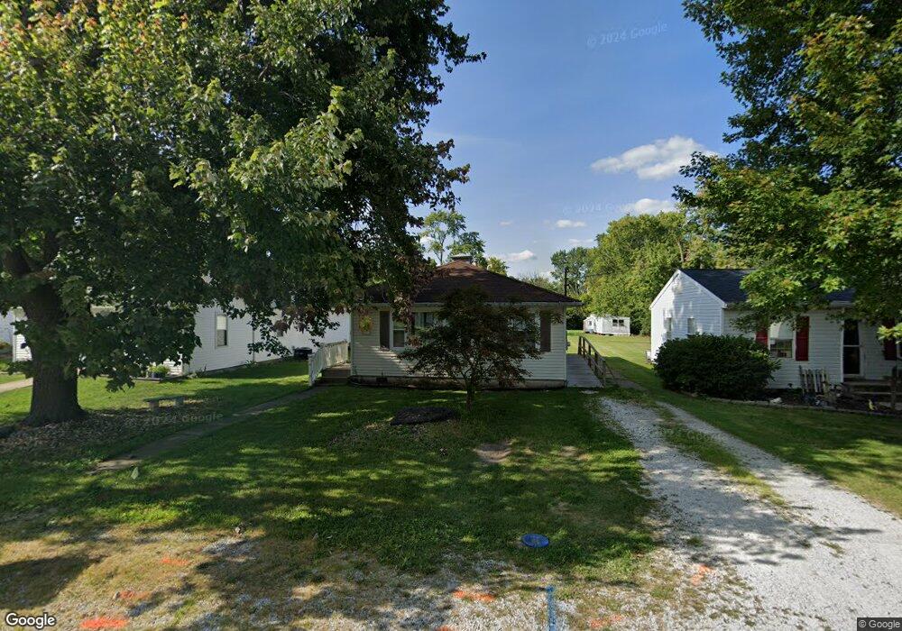 812 E Short St, Tuscola, IL 61953 - photo 1