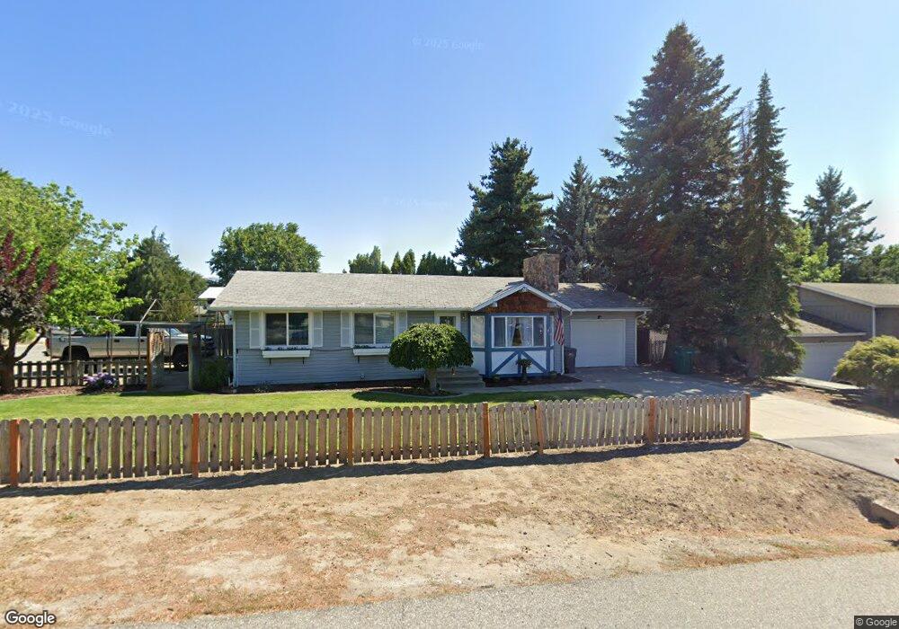 814 11th St NE, East Wenatchee, WA 98802 - photo 1