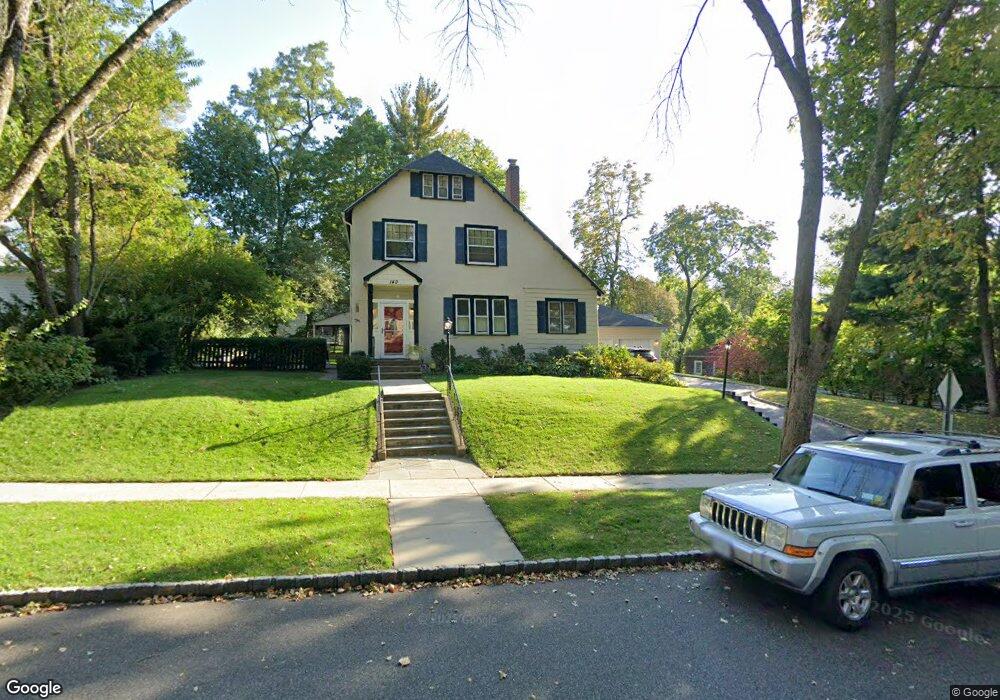 140 Hill Park Ave, Great Neck, NY 11021 - photo 1