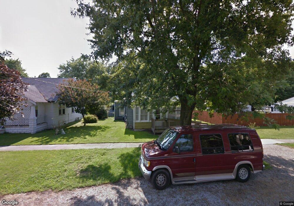 1209 N 10th St, Mattoon, IL 61938 - photo 1