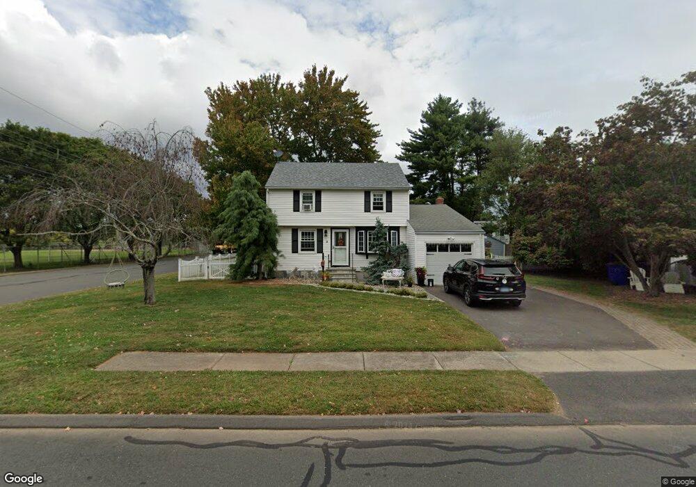 2 Kimberly Rd, West Hartford, CT 06107 - photo 1