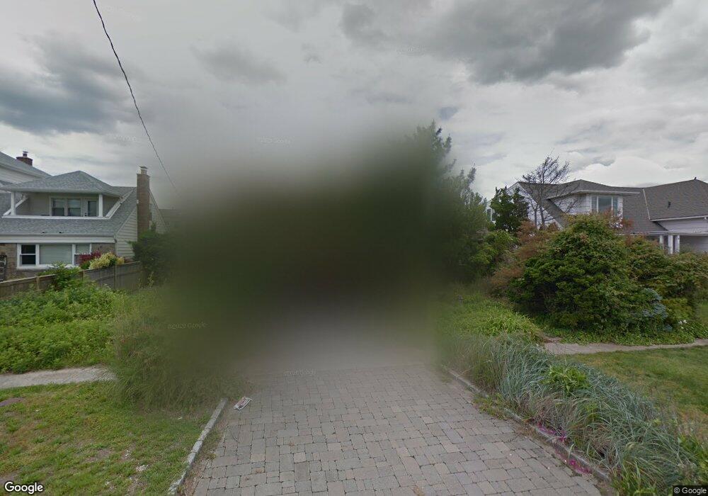 39 Putnam Blvd, Atlantic Beach, NY 11509 - photo 1