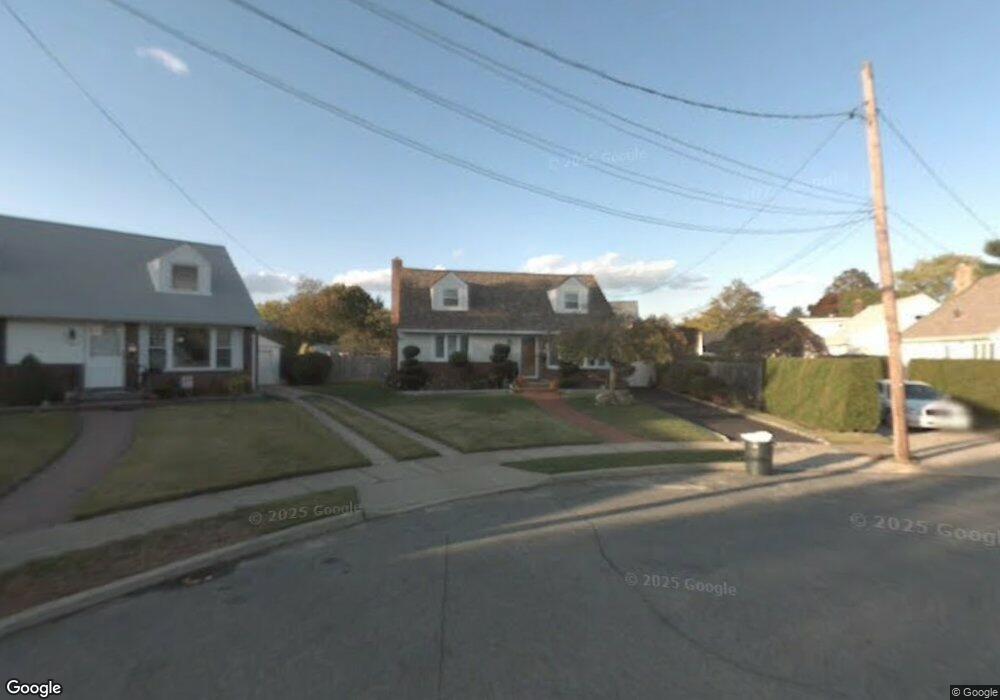 961 Cedar Ct, Franklin Square, NY 11010 - photo 1