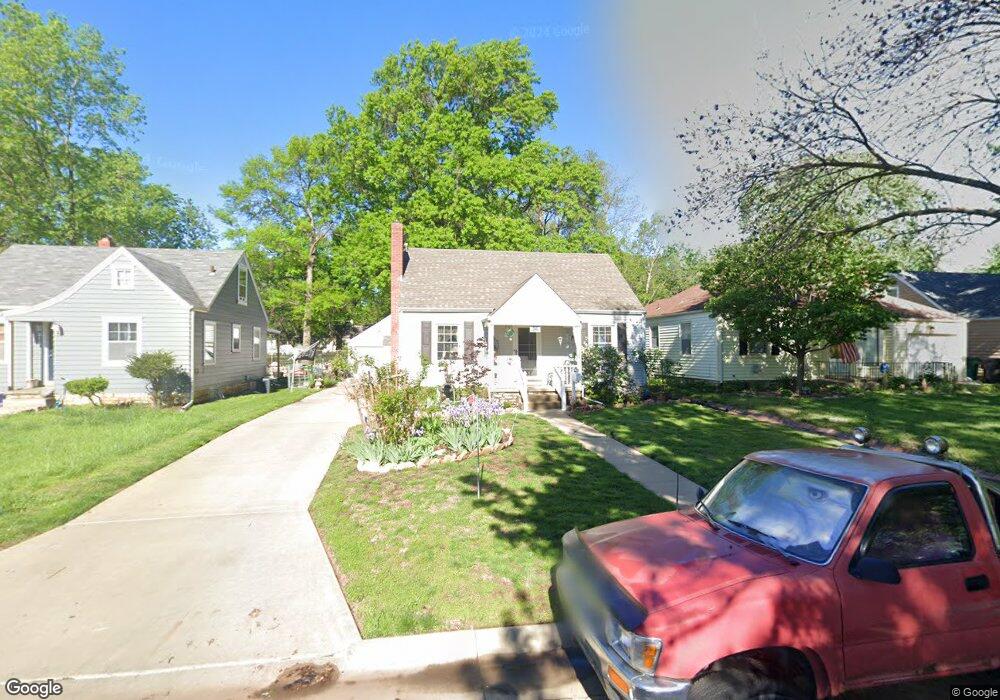 913 SW Hedgewood Ave, Topeka, KS 66606 - photo 1
