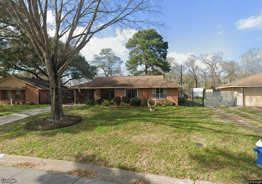 1222 W 31st St, Houston, TX 77018 - photo 1