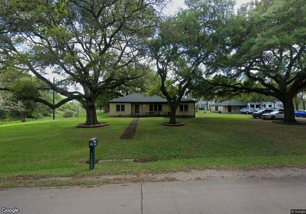 2801 Cottonwood Ave, Bay City, TX 77414 - photo 1