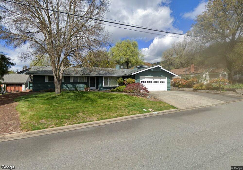 1030 NE Savage St, Grants Pass, OR 97526 - photo 1