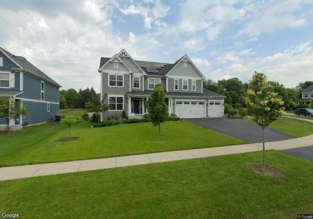 820 Heatherfield Cir, Naperville, IL 60565 - photo 1