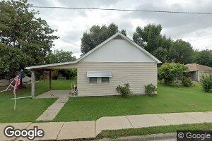 706 E John St, Christopher, IL 62822