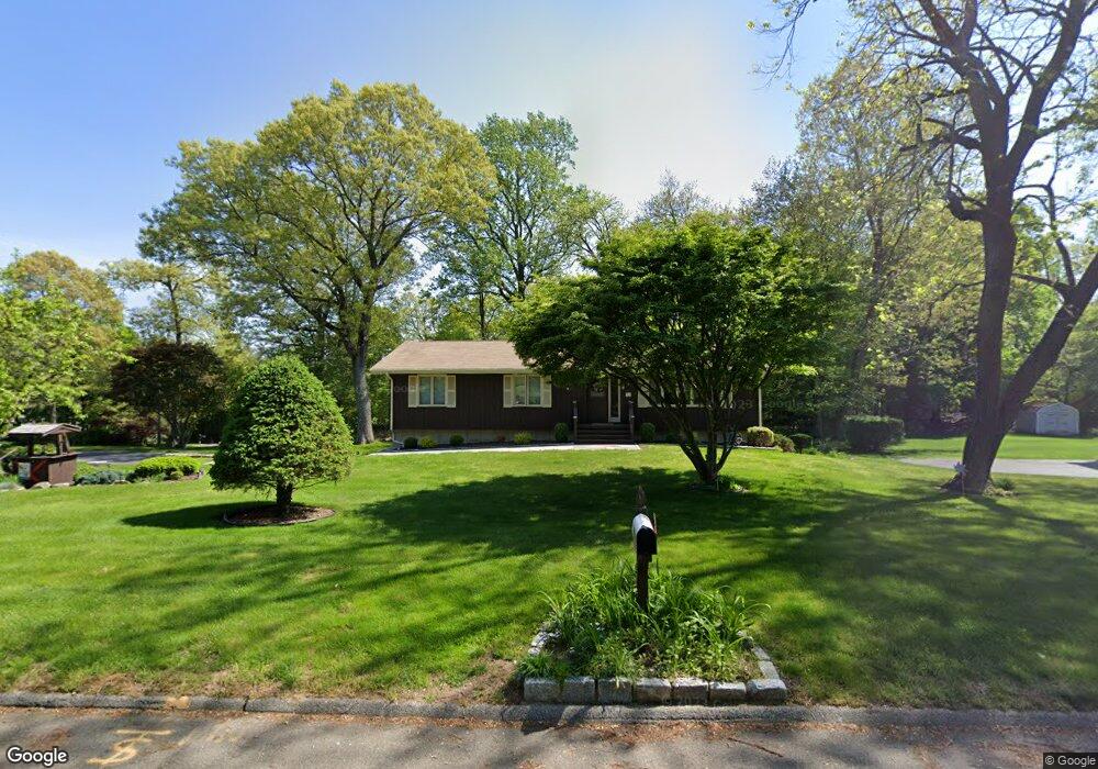 5 Old Coach Ln, Trumbull, CT 06611 - photo 1