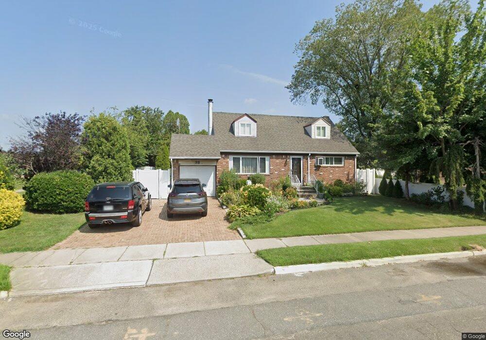 32 Eileen Ave, Plainview, NY 11803 - photo 1