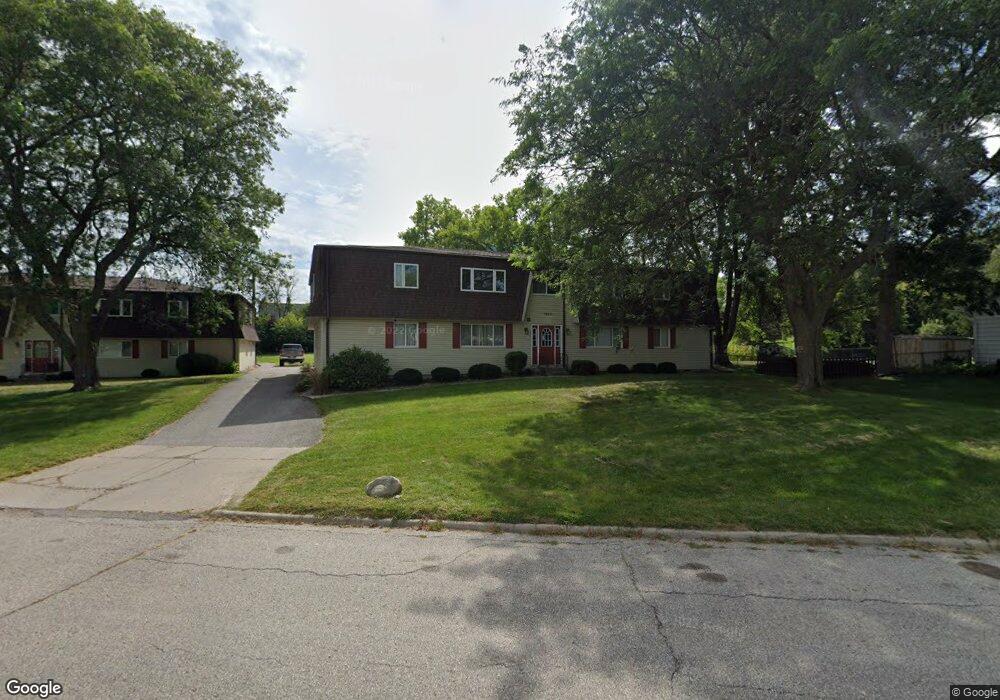 1653 Carriage Hill Dr unit 8, Waterloo, IA 50701 - photo 1