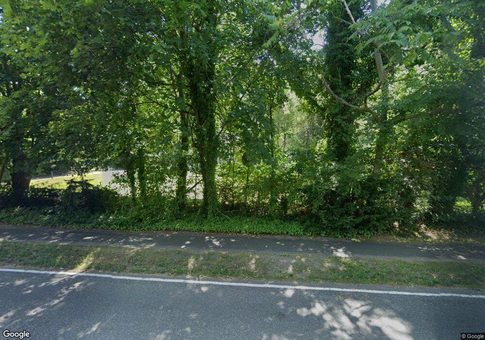 1405 Plandome Rd, Manhasset, NY 11030 - photo 1