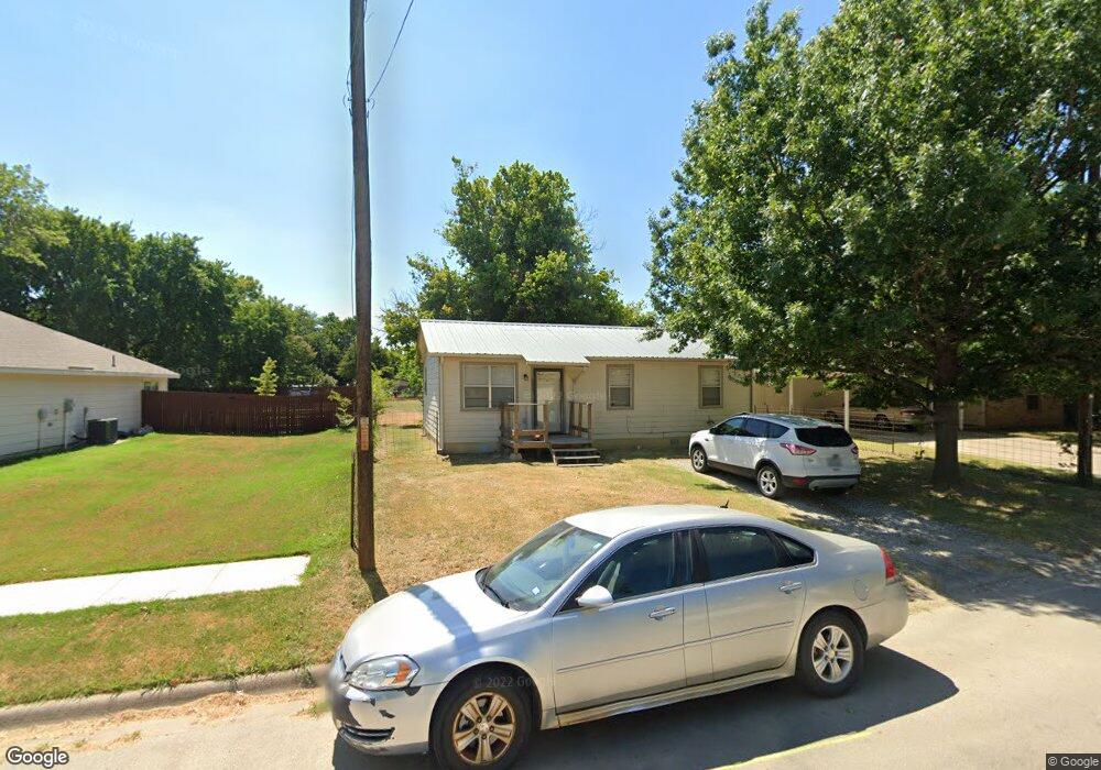 1217 S Clements St, Gainesville, TX 76240 - photo 1