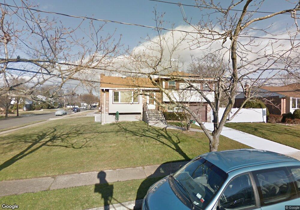 2811 Robert Ln, North Bellmore, NY 11710 - photo 1