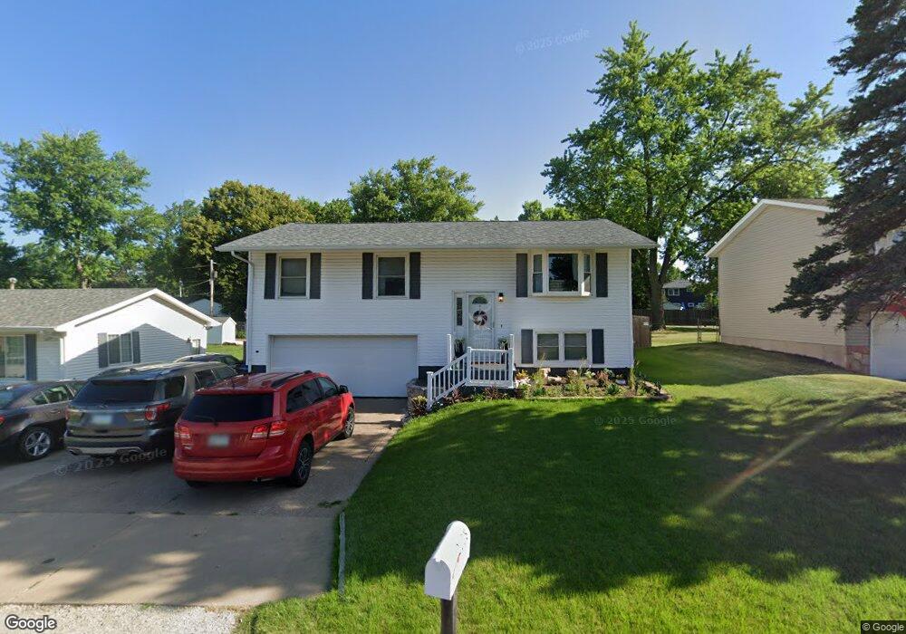 2338 W 45th St, Davenport, IA 52806 - photo 1