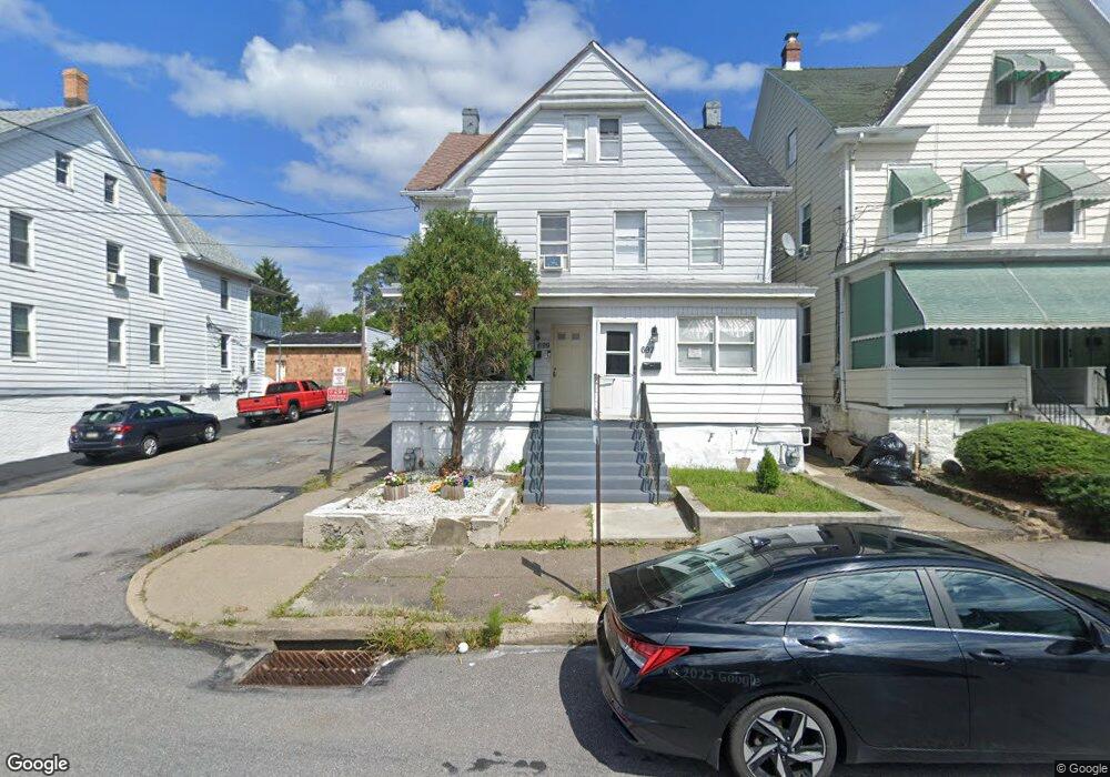 699 N Vine St, Hazleton, PA 18201 - photo 1