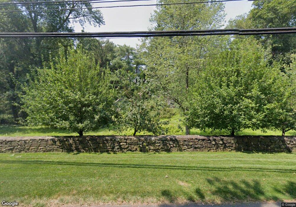 96 Round Hill Rd, Greenwich, CT 06831 - photo 1