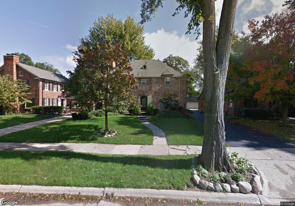 472 Lincoln Rd, Grosse Pointe, MI 48230 - photo 1