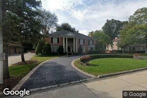4 Fairlake Ln, Grosse Pointe Shores, MI 48236