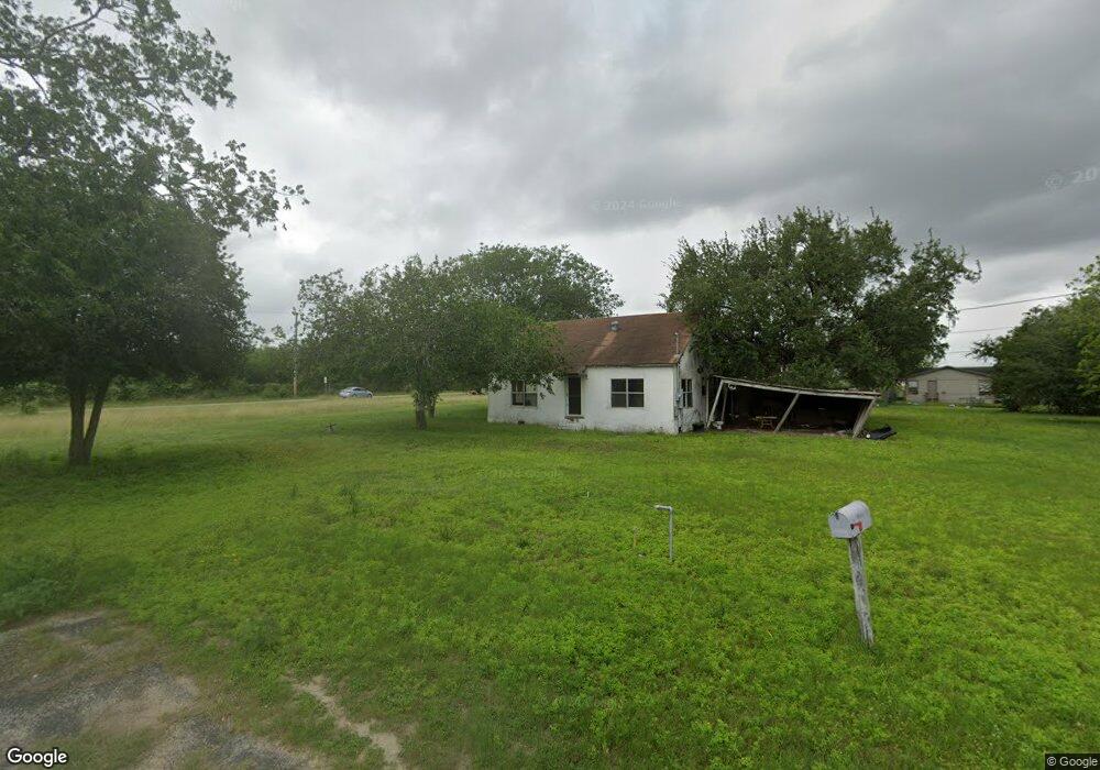 304 W Harwood Ave, Beeville, TX 78102 - photo 1