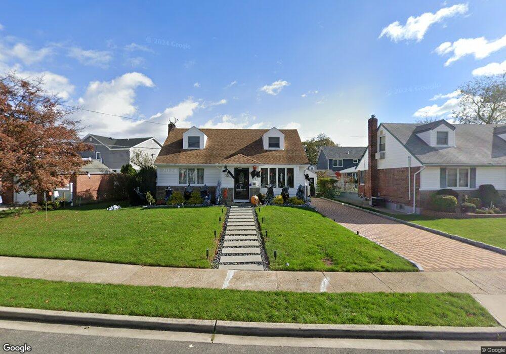 573 Martin Rd, Franklin Square, NY 11010 - photo 1