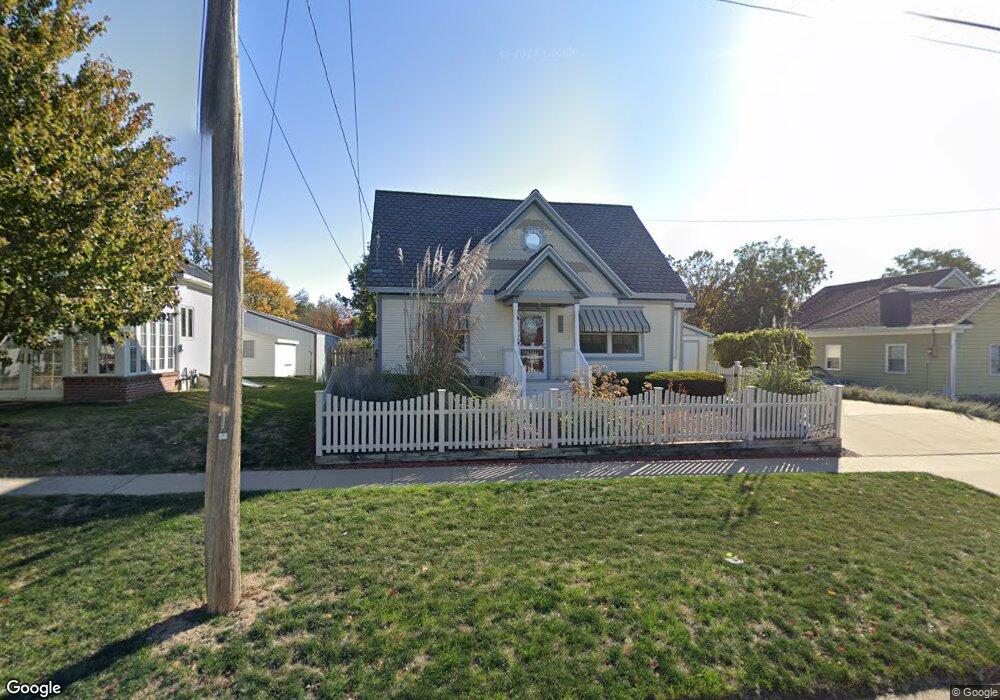 320 E 3rd St S, Newton, IA 50208 - photo 1