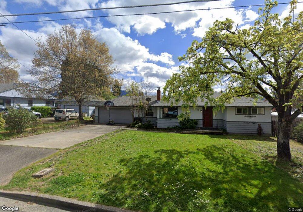 1011 NE Savage St, Grants Pass, OR 97526 - photo 1