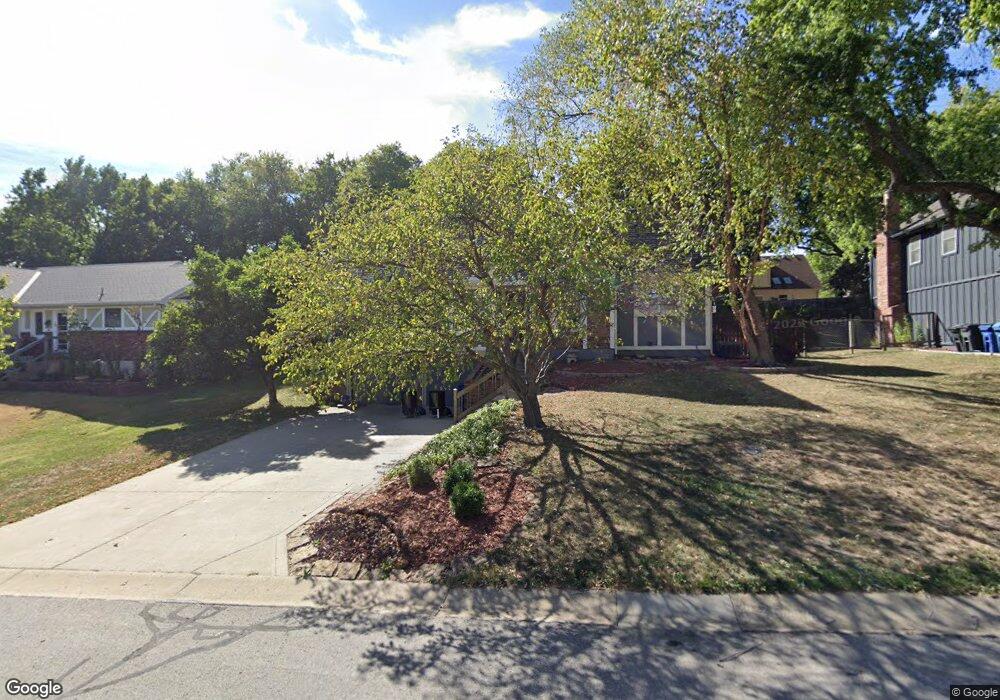 6804 Oakview St, Shawnee, KS 66216 - photo 1