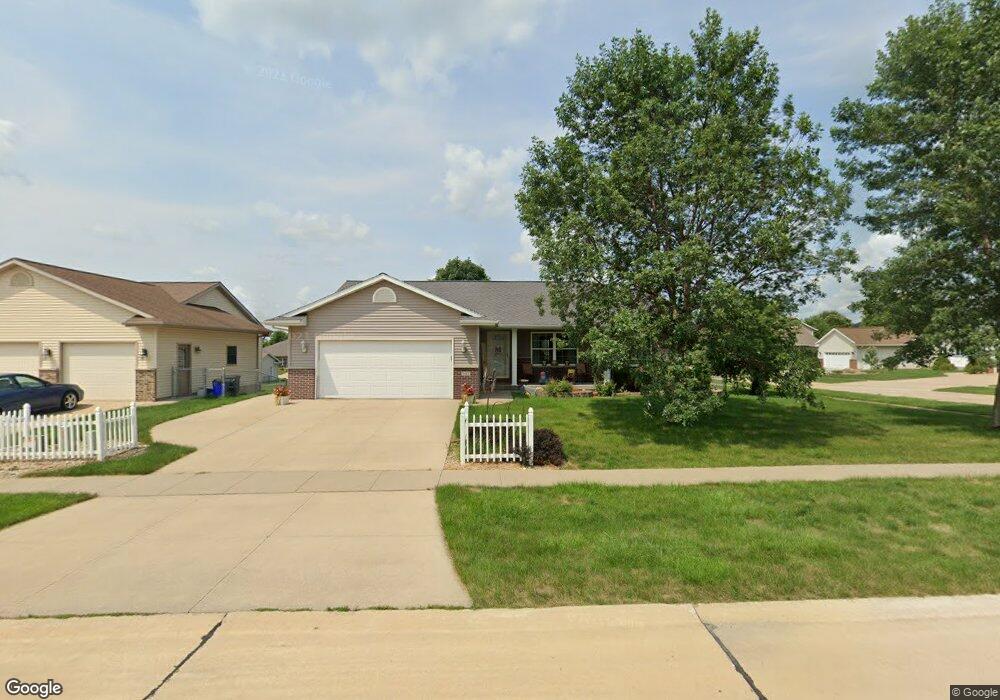 307 S Hillcrest Cir, Center Point, IA 52213 - photo 1