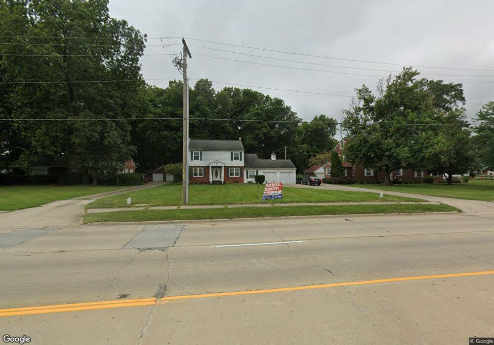 807 N Keller Dr, Effingham, IL 62401 - photo 1