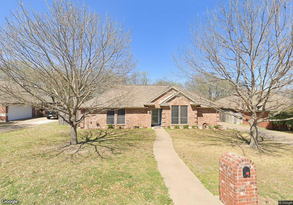 1004 Crestwood Dr, Cleburne, TX 76033 - photo 1