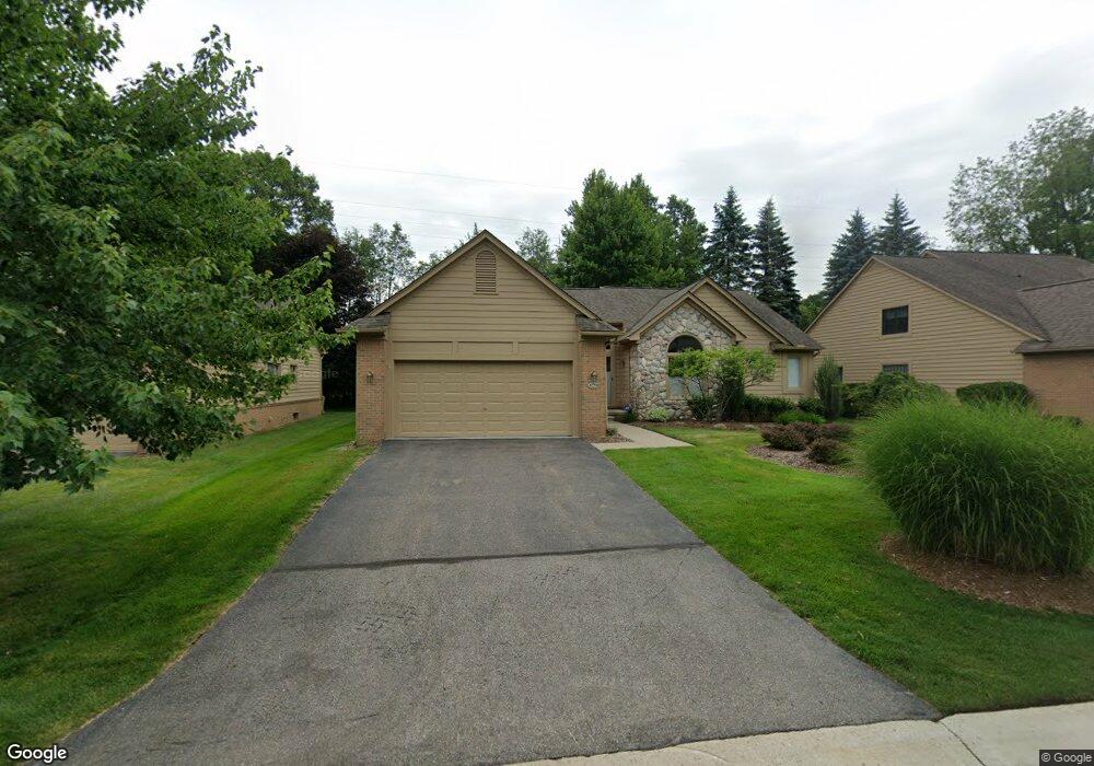 5065 Pheasant Cove unit 11, West Bloomfield, MI 48323 - photo 1