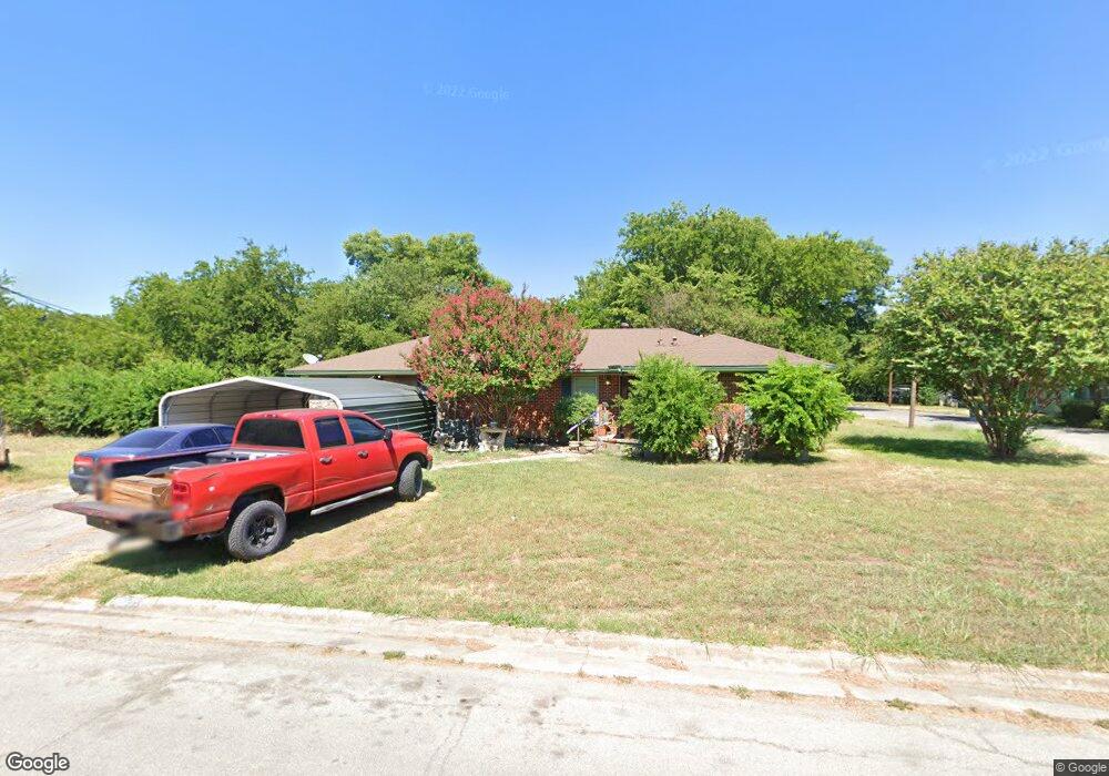 522 S Wine St, Gainesville, TX 76240 - photo 1