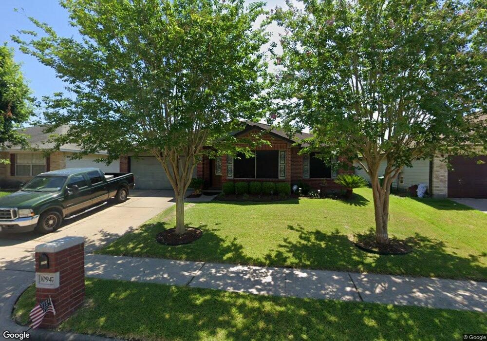 10947 Cayman Mist Dr, Houston, TX 77075 - photo 1