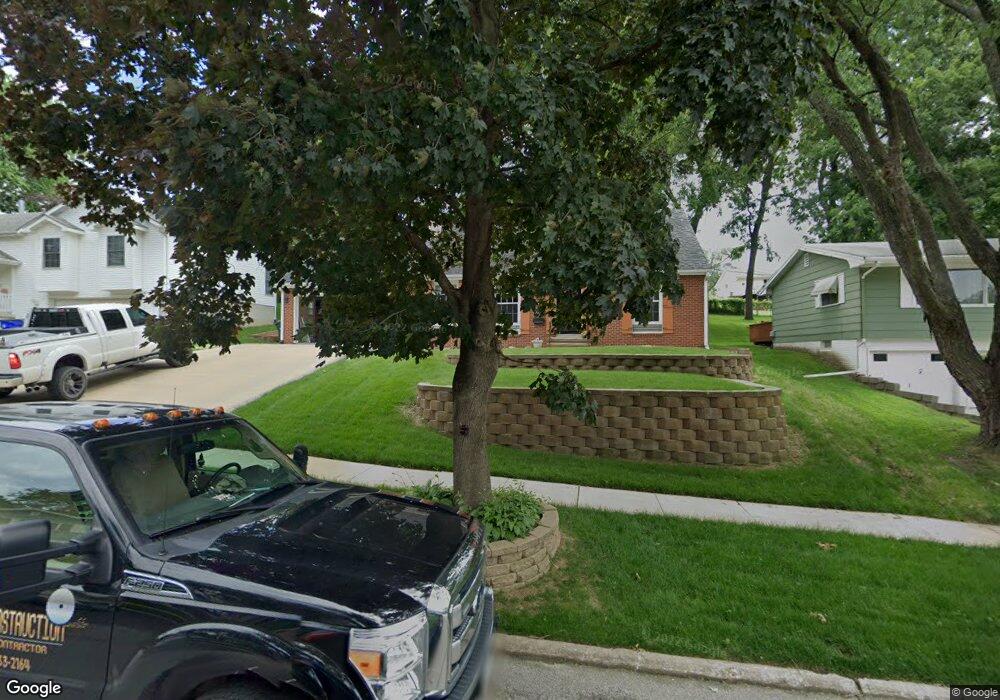 1049 Juniper Dr SW, Cedar Rapids, IA 52404 - photo 1