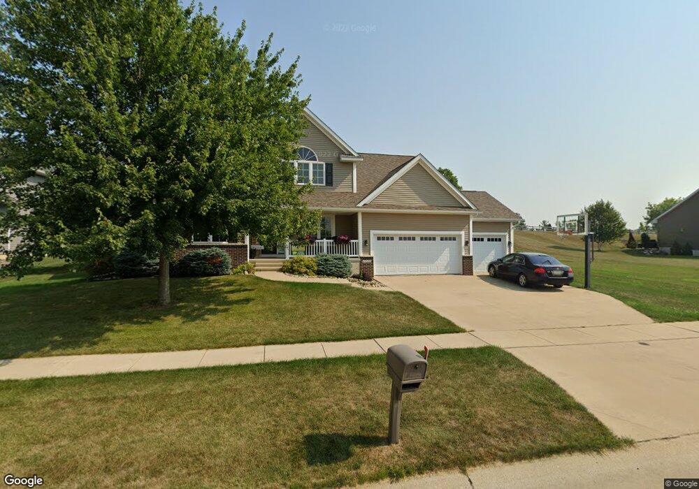 6926 Choctaw Ridge Rd NE, Cedar Rapids, IA 52411 - photo 1