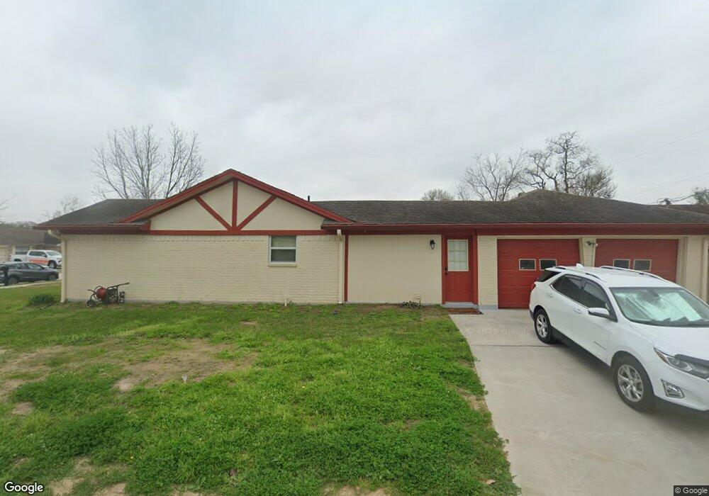 1900 Tracy Lynn Ln, Alvin, TX 77511 - photo 1