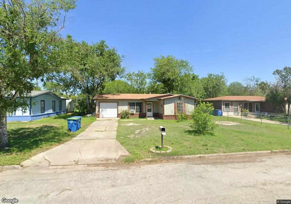 1521 E Rosewood St, Beeville, TX 78102 - photo 1