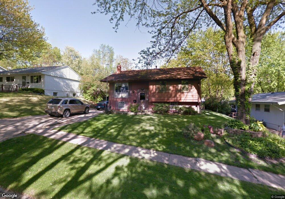 1013 Cheyenne Rd NW, Cedar Rapids, IA 52405 - photo 1