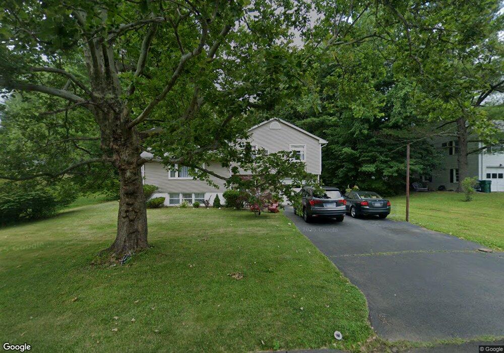 7 Hickory Ln, Bloomfield, CT 06002 - photo 1