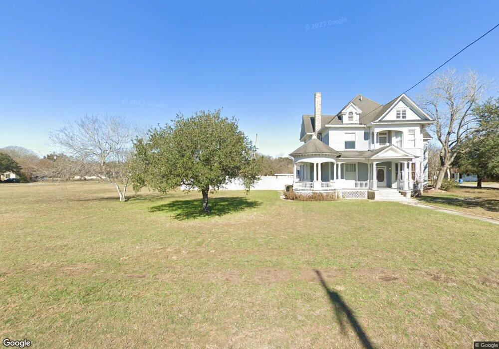 609 E Jones St, Beeville, TX 78102 - photo 1
